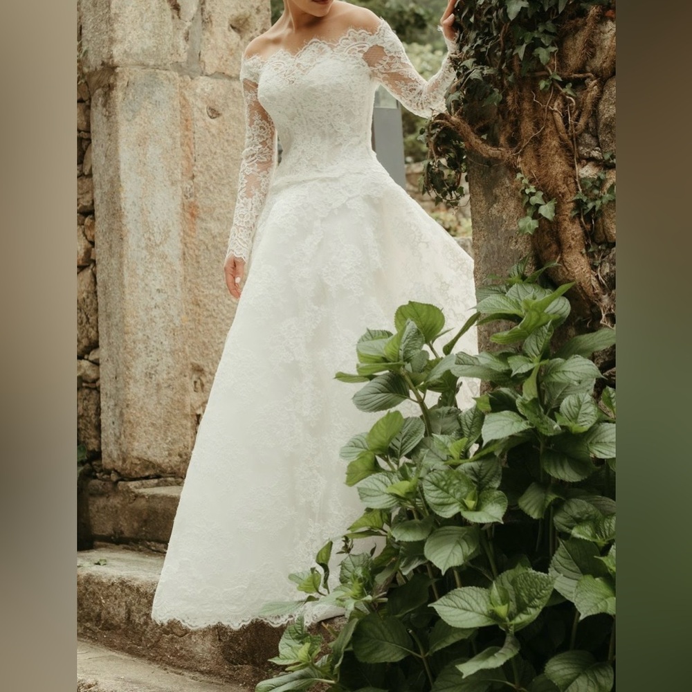 MONIQUE LHULLIER | Fleur de Lis | Spring 2023 | Size 4